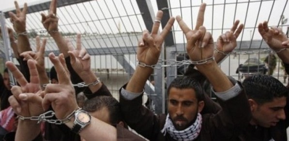 مركز أسرى فلسطين للدراسات: (360) حالة اعتقال خلال نيسان من بينهم (61) طفلاً قاصراً مركز أسرى فلسطين للدراسات: (360) حالة اعتقال خلال نيسان من بينهم (61) طفلاً قاصراً