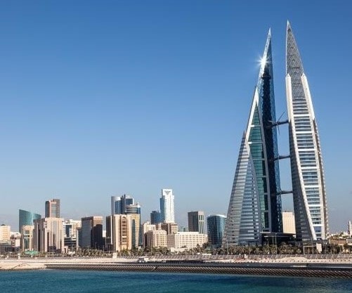 البحرين إذاً، وكما يظهر واضحاً، موقع استراتيجي يوفّر حماية للأنظمة السياسية في الخليج إنما في وجه مَن؟ البحرين إذاً، وكما يظهر واضحاً، موقع استراتيجي يوفّر حماية للأنظمة السياسية في الخليج إنما في وجه مَن؟