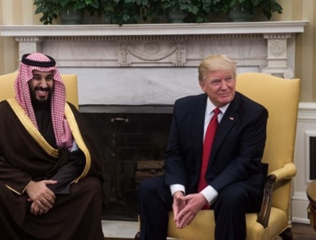 ترامب خلال استقباله ولي العهد السعودي الأمير محمد بن سلمان في المكتب البيضاوي ترامب خلال استقباله ولي العهد السعودي الأمير محمد بن سلمان في المكتب البيضاوي