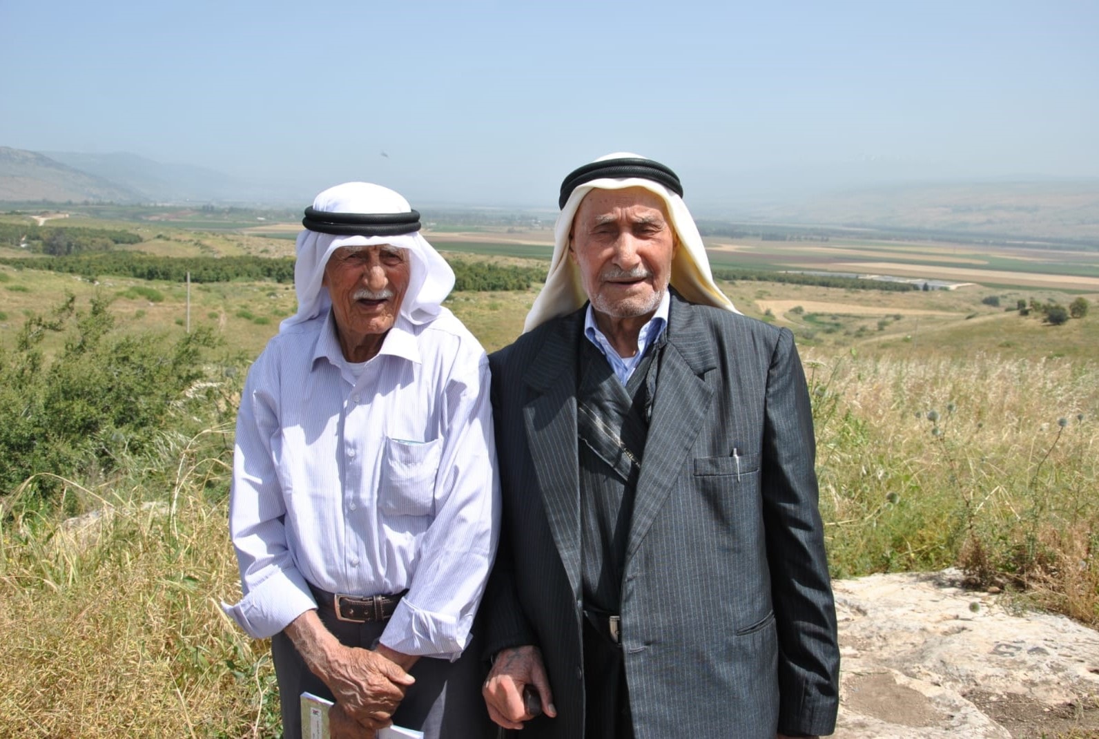 المعمران يوسف قطيش -يمينا- ومحود عزايزة المعمران يوسف قطيش -يمينا- ومحود عزايزة
