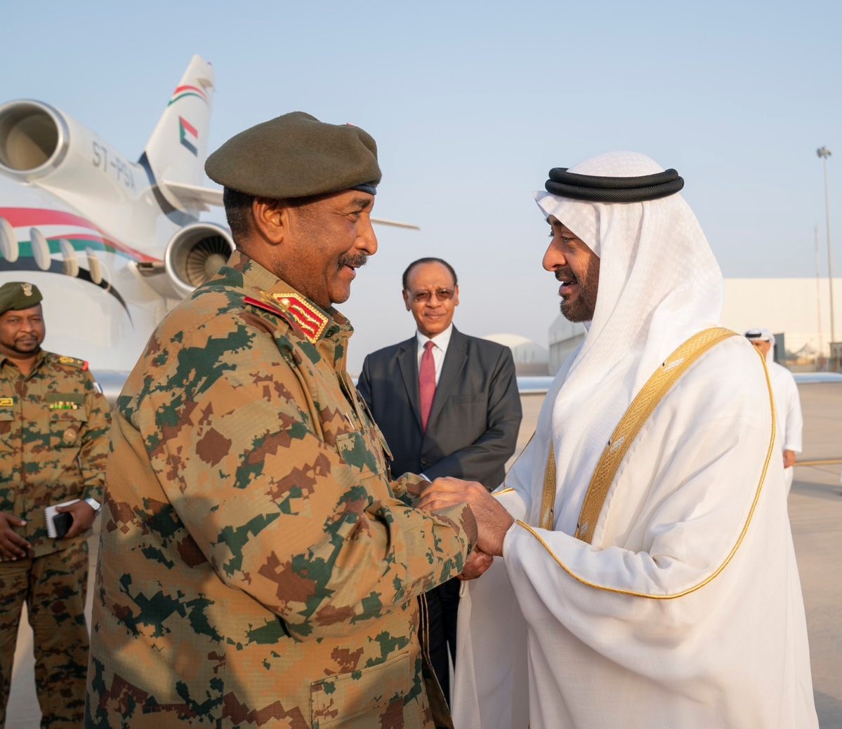 من لقاء بن زايد بالبرهان من لقاء بن زايد بالبرهان