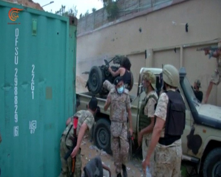 معارك عنيفة جنوب العاصمة الليبية.. وقوات الوفاق ترسل تعزيزات عسكرية مكثفة معارك عنيفة جنوب العاصمة الليبية.. وقوات الوفاق ترسل تعزيزات عسكرية مكثفة