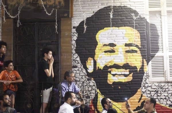 يترقّب المصريون مشاركة صلاح في نهائي دوري الأبطال يترقّب المصريون مشاركة صلاح في نهائي دوري الأبطال