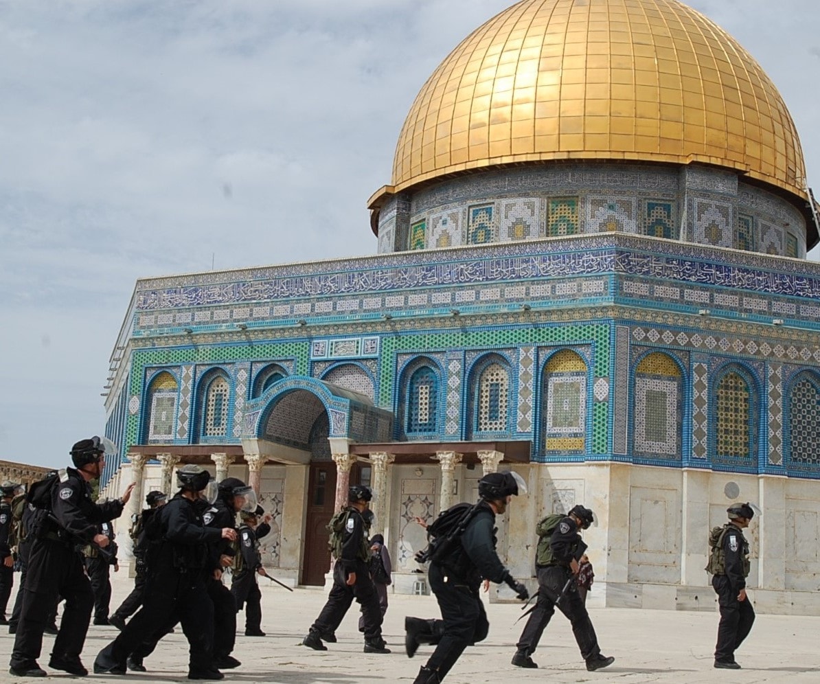 الاقتحام المتواصل للمسجد الأقصى والذي لا يأتي من اليهود المتدينين الحاخاميين، بل هو تشجيعٌ من متدينين بنفوذ سياسية الاقتحام المتواصل للمسجد الأقصى والذي لا يأتي من اليهود المتدينين الحاخاميين، بل هو تشجيعٌ من متدينين بنفوذ سياسية