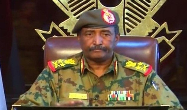 المجلس العسكري الانتقالي يقول إنه يريد إبقاء الشريعة الإسلامية مصدر التشريع المجلس العسكري الانتقالي يقول إنه يريد إبقاء الشريعة الإسلامية مصدر التشريع