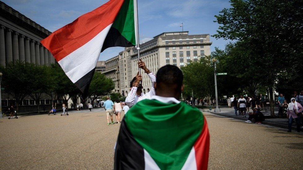 تعليق العصيان المدني وإطلاق سراح المعتقلين السياسيين تعليق العصيان المدني وإطلاق سراح المعتقلين السياسيين