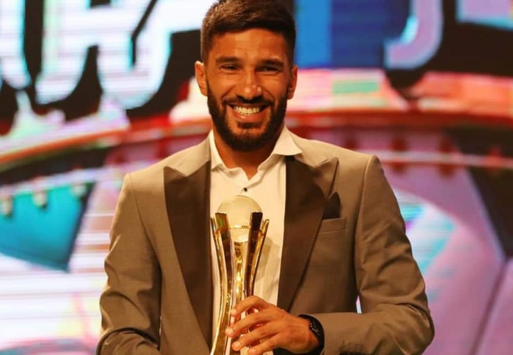 توِّج حسن معتوق بجائزة مهرجان "كرة المنار" لأفضل لاعب في لبنان توِّج حسن معتوق بجائزة مهرجان "كرة المنار" لأفضل لاعب في لبنان