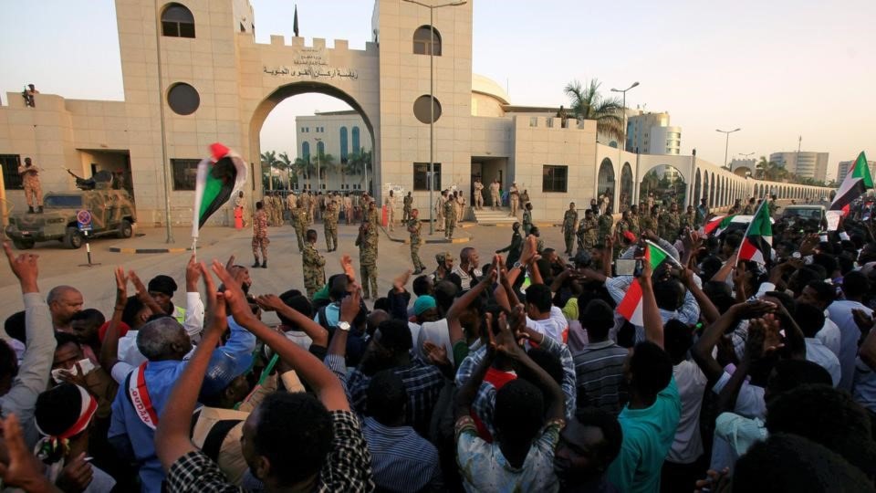 الخارجية الأميركية تؤكد استحالة إجراء محادثات مباشرة بين المجلس العسكري السوداني والمعارضة الخارجية الأميركية تؤكد استحالة إجراء محادثات مباشرة بين المجلس العسكري السوداني والمعارضة