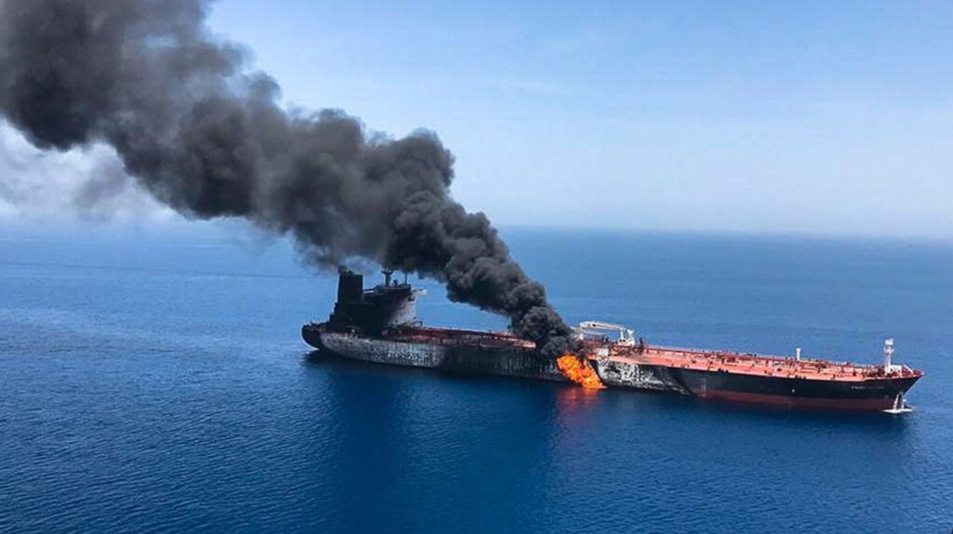 يظل الخليج عرضة للتهديد ما لم تتفق الدول المتشاطئة فيه على حمايته يظل الخليج عرضة للتهديد ما لم تتفق الدول المتشاطئة فيه على حمايته