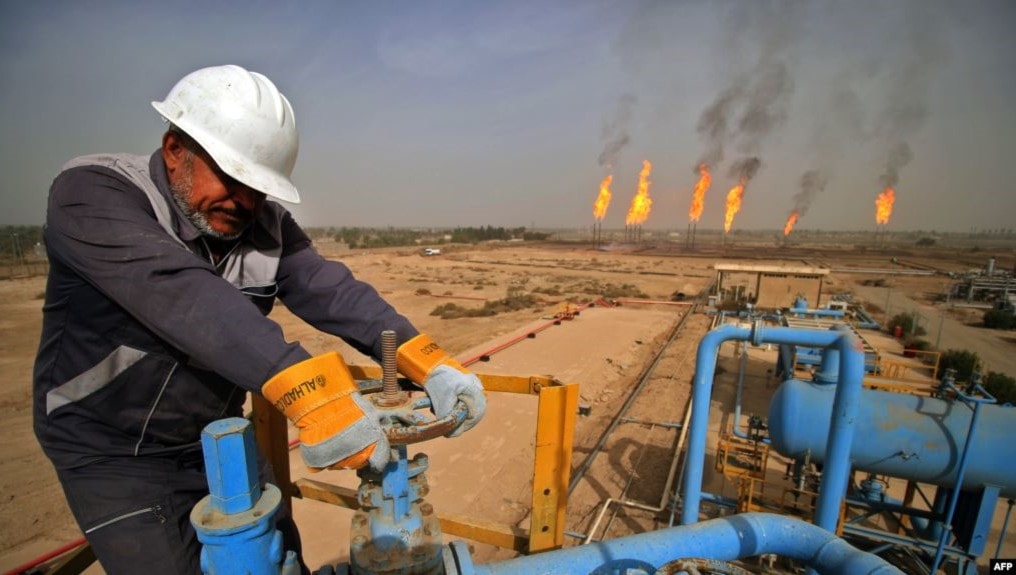 سقوط صاروخ بالقرب من مقر شركات نفط أجنبية في البصرة جنوب العراق سقوط صاروخ بالقرب من مقر شركات نفط أجنبية في البصرة جنوب العراق