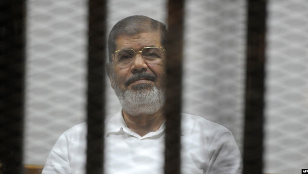 الرئيس الشهيد محمّد مرسي.. الديمقراطية التي ظهرت فجأة واختفت فجأة الرئيس الشهيد محمّد مرسي.. الديمقراطية التي ظهرت فجأة واختفت فجأة