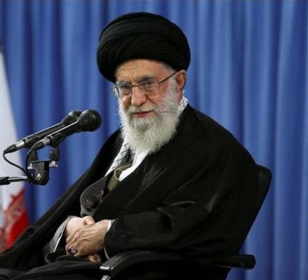 خامنئي يؤكد إيران لن تتراجع بمواجهة الضغوط الأميركية وترامب لا يريد المواجهة العسكرية خامنئي يؤكد إيران لن تتراجع بمواجهة الضغوط الأميركية وترامب لا يريد المواجهة العسكرية