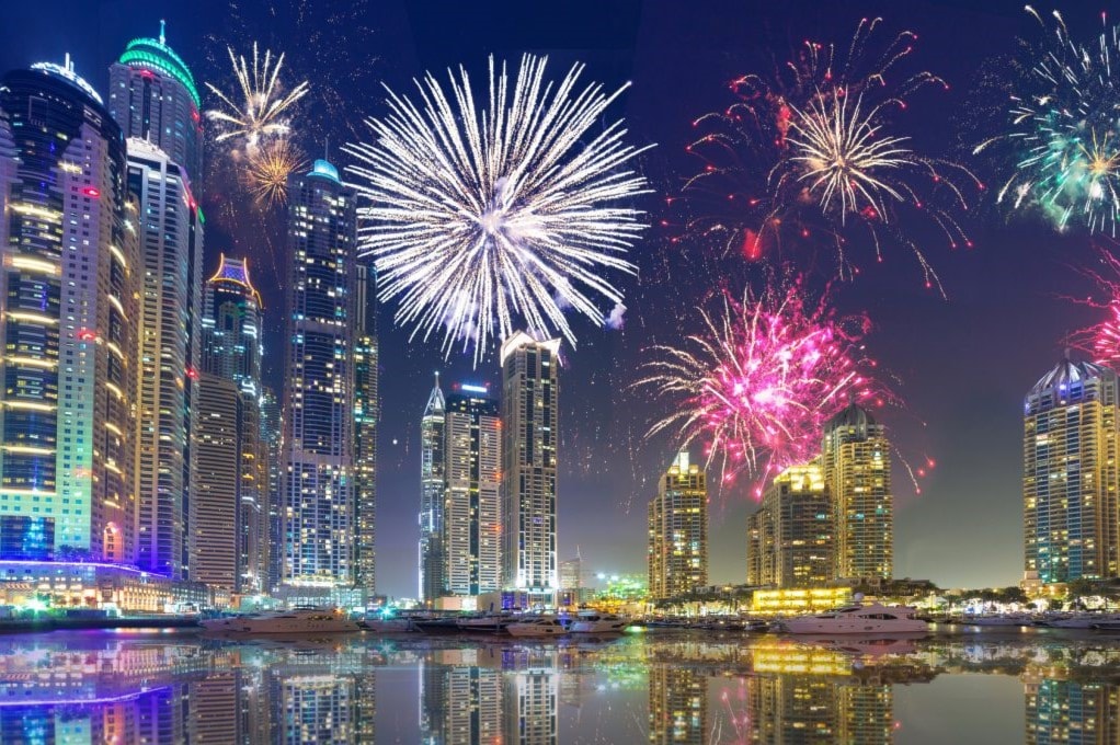 خلال احتفالات رأس السنة للعام 2019 نجحت الإمارات في تحطيم أرقام قياسية جديدة. خلال احتفالات رأس السنة للعام 2019 نجحت الإمارات في تحطيم أرقام قياسية جديدة.