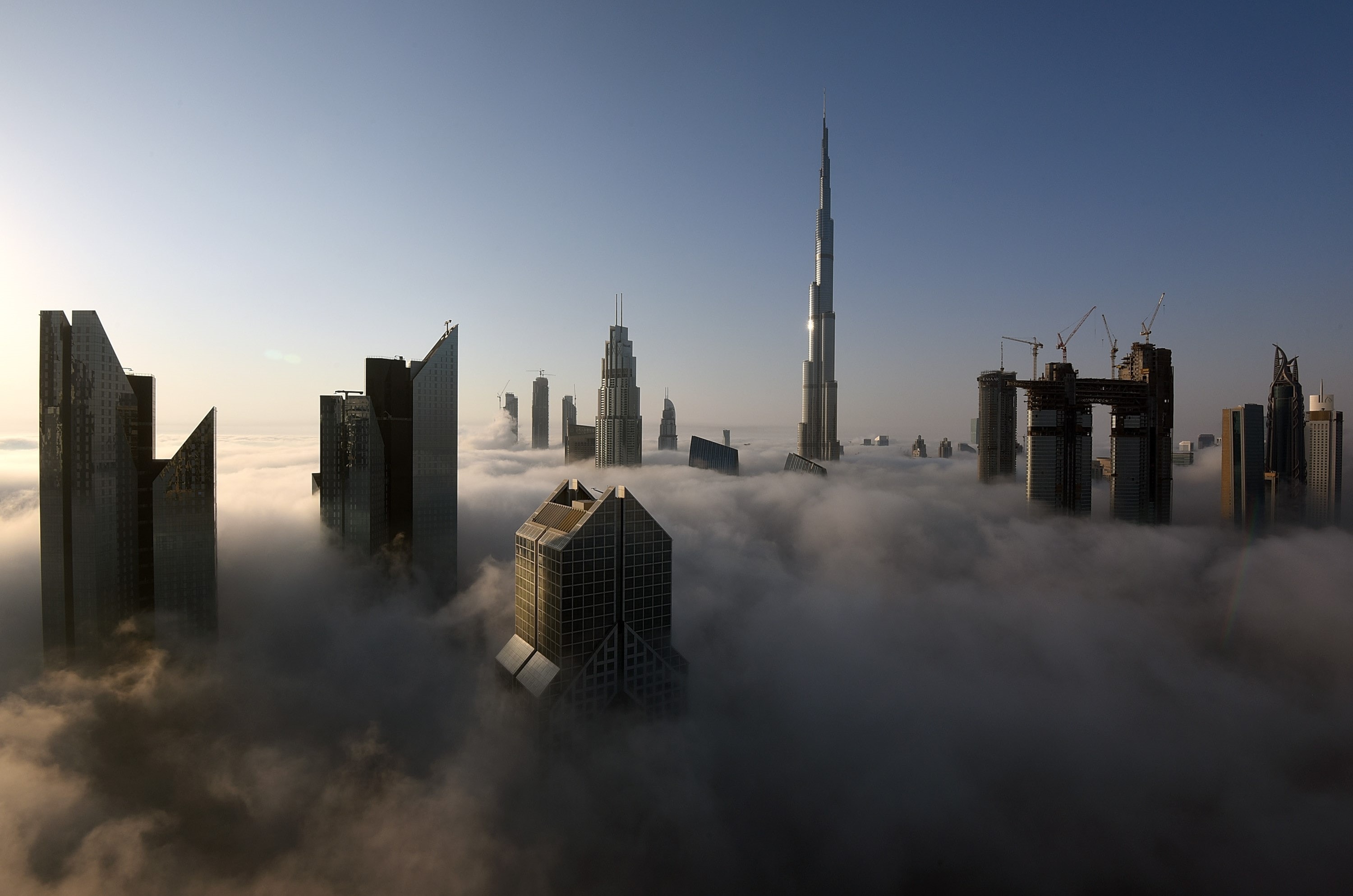 أواخر شهر مايو أيار المنصرم تناولت صحيفة "لوبوان" الفرنسية ما سمّته "أدوار الإمارات الفوضوية والاستبدادية" في دول المنطقة. أواخر شهر مايو أيار المنصرم تناولت صحيفة "لوبوان" الفرنسية ما سمّته "أدوار الإمارات الفوضوية والاستبدادية" في دول المنطقة.