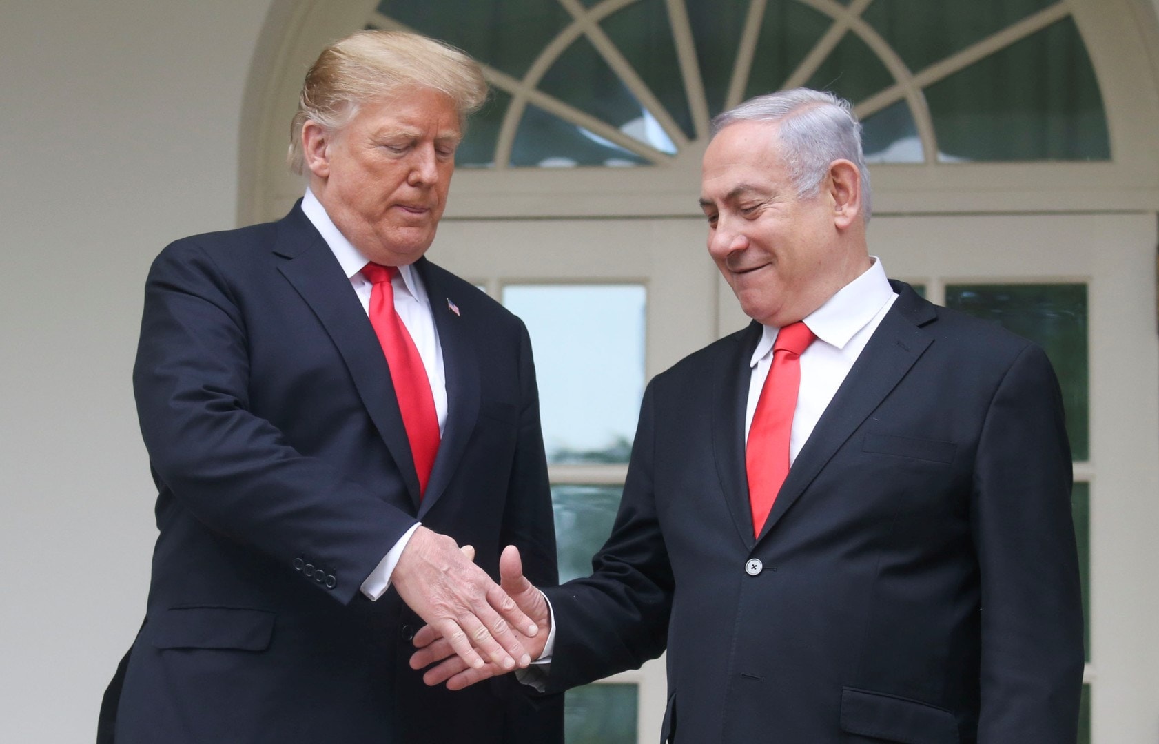 في حلف الدفاع يتعهد الطرفان الإسرائيلي والأميركي بتنسيق كل نشاطاتهما الحربية مسبقاً في حلف الدفاع يتعهد الطرفان الإسرائيلي والأميركي بتنسيق كل نشاطاتهما الحربية مسبقاً