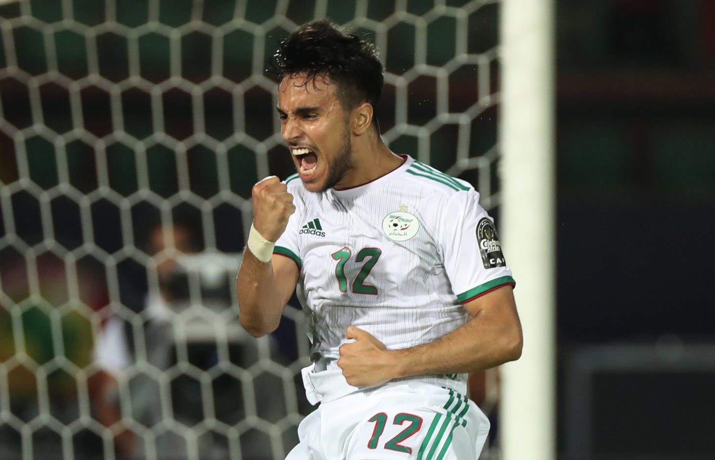 دوّن أدم أوناس إسمه في تاريخ الجزائر في أمم أفريقيا دوّن أدم أوناس إسمه في تاريخ الجزائر في أمم أفريقيا