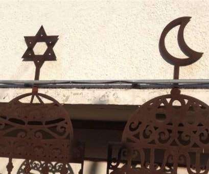 المسلمون في مُقاطعة كيباك الكندية: مأزق العِلمانية والهوية والحريات الدينية المسلمون في مُقاطعة كيباك الكندية: مأزق العِلمانية والهوية والحريات الدينية