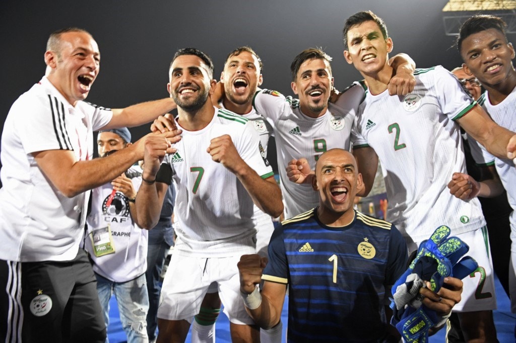 يقدّم منتخب الجزائر أداء رائعاً في البطولة فيما تطوّر أداء تونس في المباراة الأخيرة (أ ف ب) يقدّم منتخب الجزائر أداء رائعاً في البطولة فيما تطوّر أداء تونس في المباراة الأخيرة (أ ف ب)
