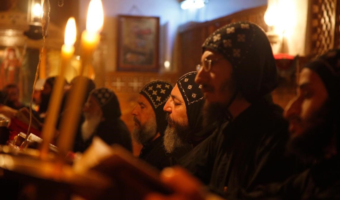 من «عزازيل» إلى «أحزان الشماس».. كيف حاول الروائيون الدخول إلى الكنيسة؟ من «عزازيل» إلى «أحزان الشماس».. كيف حاول الروائيون الدخول إلى الكنيسة؟