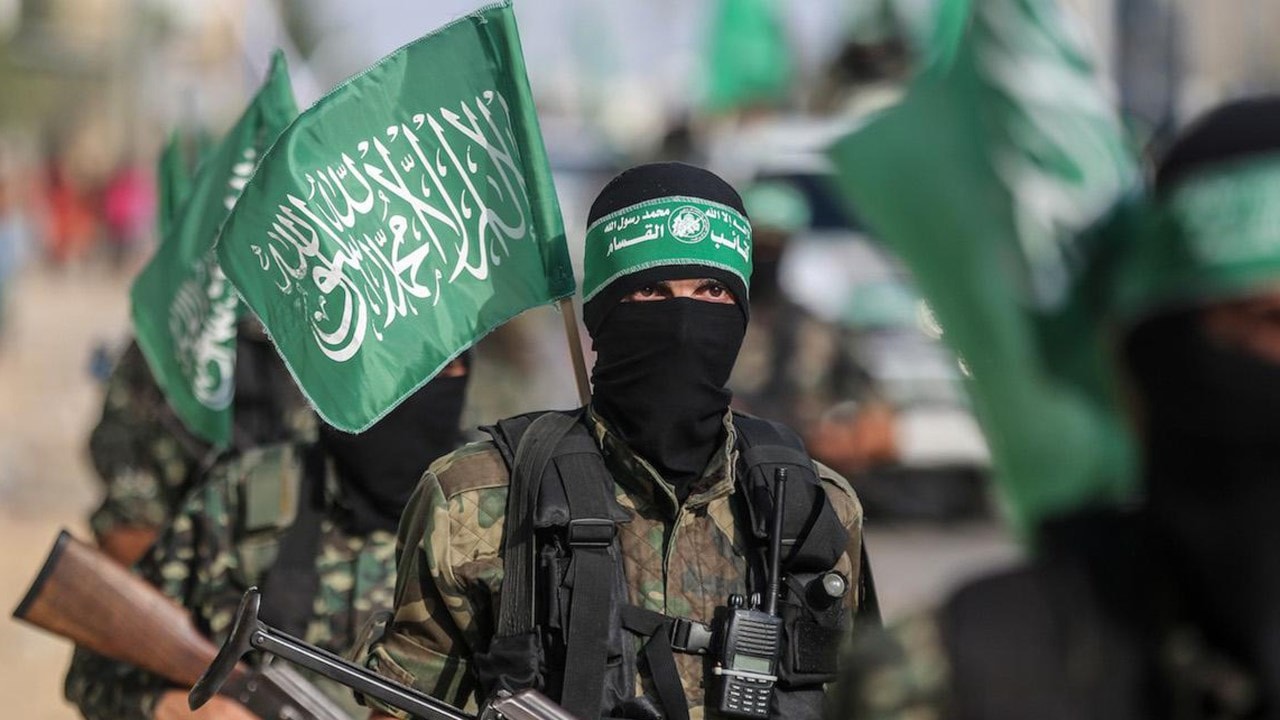 لايزال التوتّر بين حركة حماس وإسرائيل قائماً حتى اللحظة بينما هناك تفاهمات بين الطرفين باءت بالفشل لايزال التوتّر بين حركة حماس وإسرائيل قائماً حتى اللحظة بينما هناك تفاهمات بين الطرفين باءت بالفشل