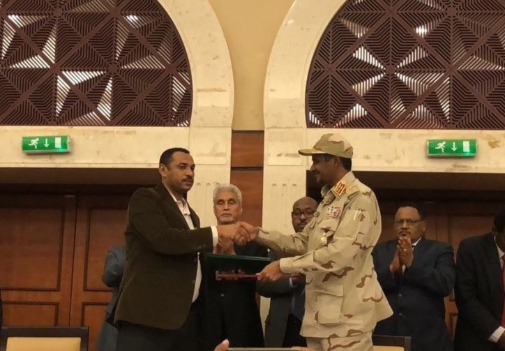 السودان: توقيع اتفاق بين المجلس العسكري وقوى إعلان الحرية والتغيير السودان: توقيع اتفاق بين المجلس العسكري وقوى إعلان الحرية والتغيير