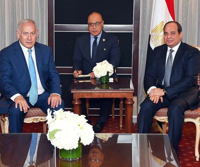 صورة من اللقاء الذي جمع بين الرئيس المصري عبد الفتاح السيسي ورئيس وزراء الاحتلال الاسرائيلي بنيامين نتنياهو في الأمم المتحدة عام 2018 / أ.ف.ب صورة من اللقاء الذي جمع بين الرئيس المصري عبد الفتاح السيسي ورئيس وزراء الاحتلال الاسرائيلي بنيامين نتنياهو في الأمم المتحدة عام 2018 / أ.ف.ب