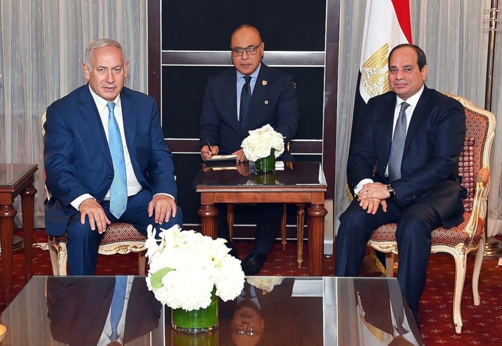 من اللقاء الذي جمع بين الرئيس المصري عبد الفتاح السيسي ورئيس وزراء الاحتلال الاسرائيلي بنيامين نتنياهو في الأمم المتحدة عام 2018 / أ.ف.ب من اللقاء الذي جمع بين الرئيس المصري عبد الفتاح السيسي ورئيس وزراء الاحتلال الاسرائيلي بنيامين نتنياهو في الأمم المتحدة عام 2018 / أ.ف.ب
