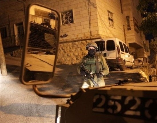 الاحتلال يعتقل 23 مواطناً من محافظات الضفة الغربية الاحتلال يعتقل 23 مواطناً من محافظات الضفة الغربية