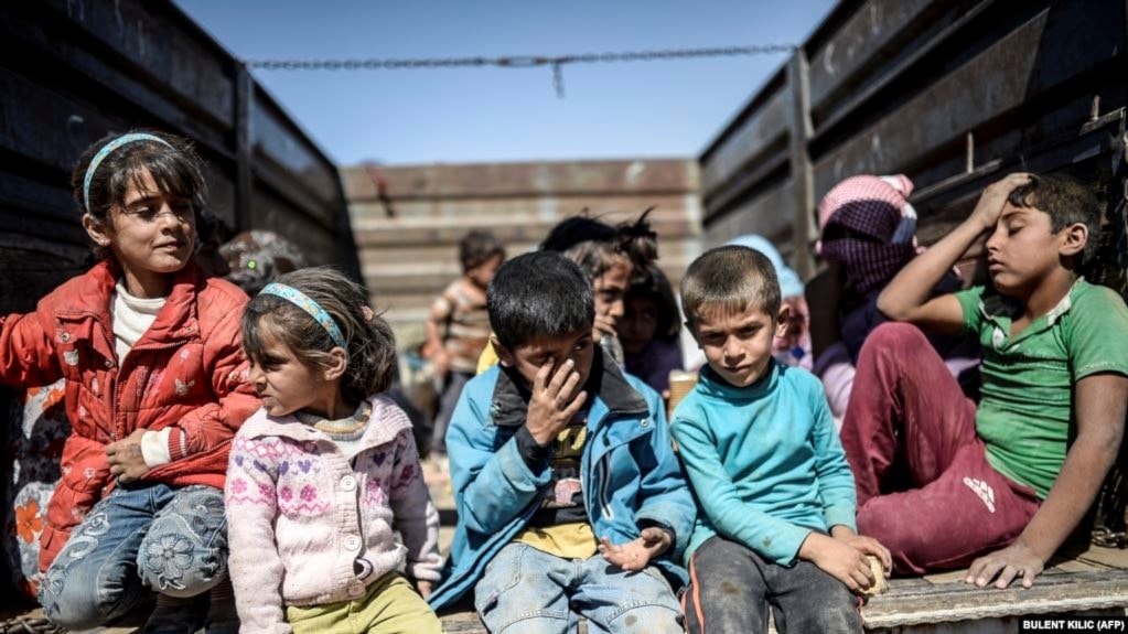 الصورة لأطفال سوريين لاجئين على الحدود السورية -التركية (أ ف ب) الصورة لأطفال سوريين لاجئين على الحدود السورية -التركية (أ ف ب)