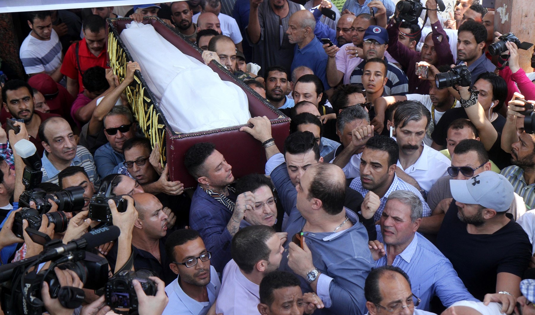 فاروق الفيشاوي... "الحاوي" الذي سعى إلى تسديد ديون مصر فاروق الفيشاوي... "الحاوي" الذي سعى إلى تسديد ديون مصر