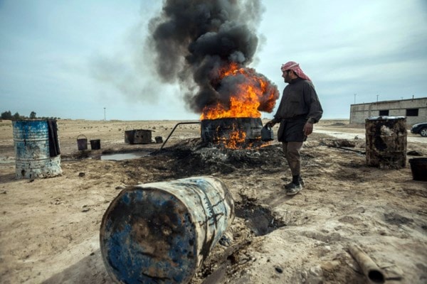 النفط السوري المسروق بين الإنفصاليين الكرد وحكومة الاحتلال النفط السوري المسروق بين الإنفصاليين الكرد وحكومة الاحتلال