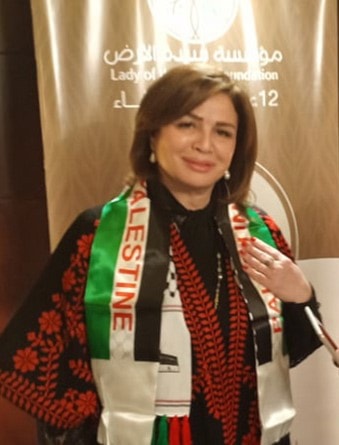 سيدة الأرض فلسطين تُهدي "إلهام شاهين" لقباً وخاتماً سيدة الأرض فلسطين تُهدي "إلهام شاهين" لقباً وخاتماً