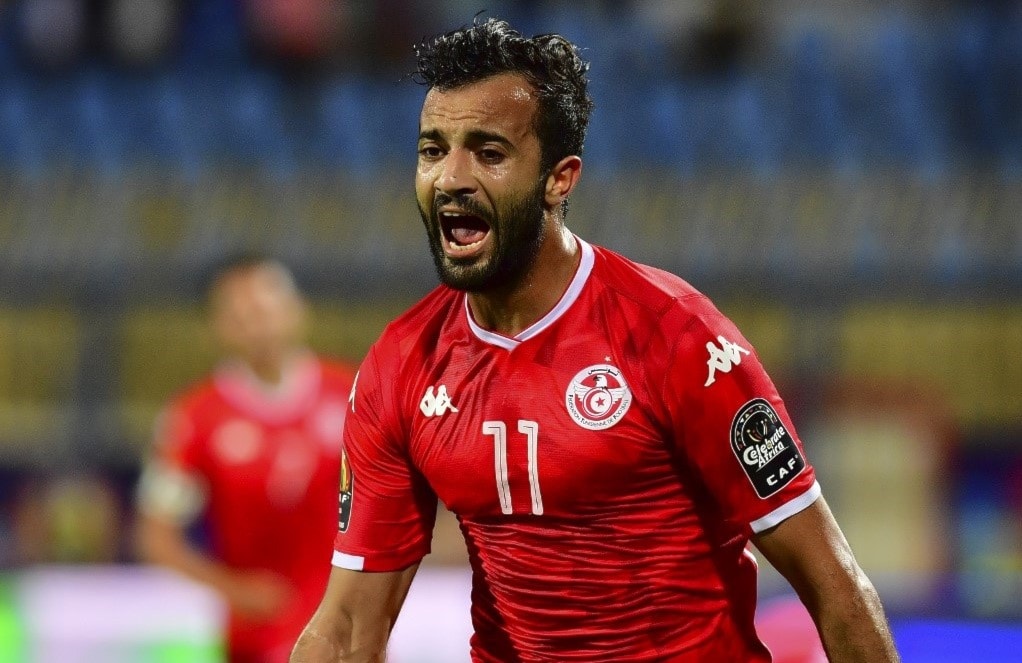 نجم المباراة طه ياسين الخنيسي محتفلاً بهدفه (أ ف ب) نجم المباراة طه ياسين الخنيسي محتفلاً بهدفه (أ ف ب)