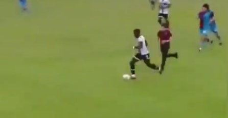 المشجّع يلحق باللاعب المشجّع يلحق باللاعب
