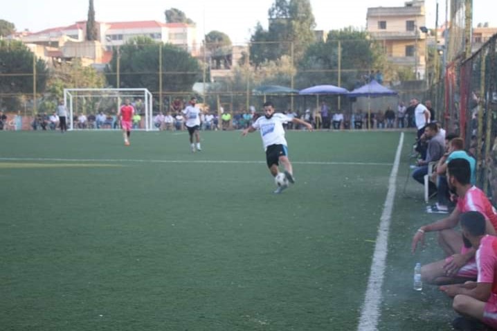 من إحدى المباريات في الملعب من إحدى المباريات في الملعب