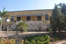 مبنى مدرسة هربيا المتبقي مع منزل العلمي مبنى مدرسة هربيا المتبقي مع منزل العلمي