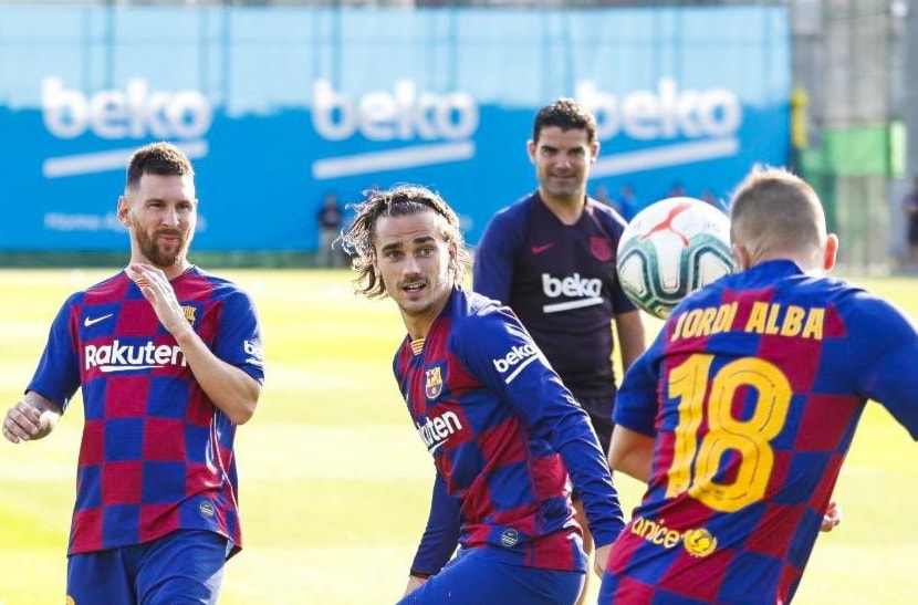 عاد ميسي إلى تدريبات برشلونة عاد ميسي إلى تدريبات برشلونة
