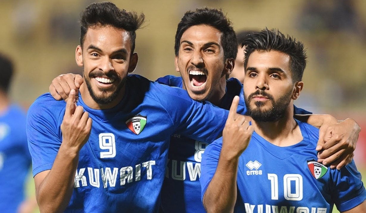 يتصدّر منتخب الكويت بفارق الأهداف عن البحرين يتصدّر منتخب الكويت بفارق الأهداف عن البحرين