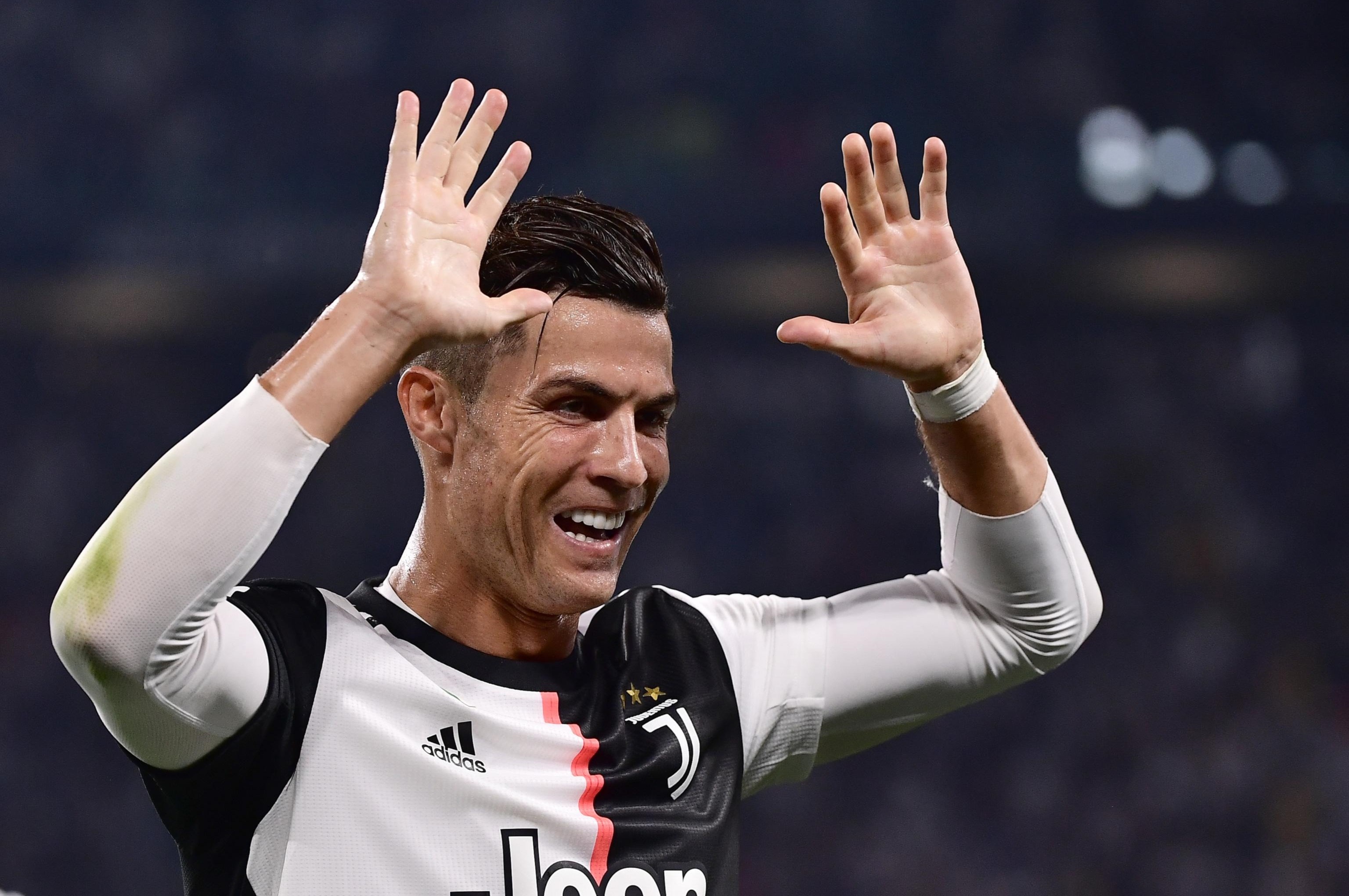 فاز يوفنتوس في مباراة القمة على نابولي 4-3 فاز يوفنتوس في مباراة القمة على نابولي 4-3