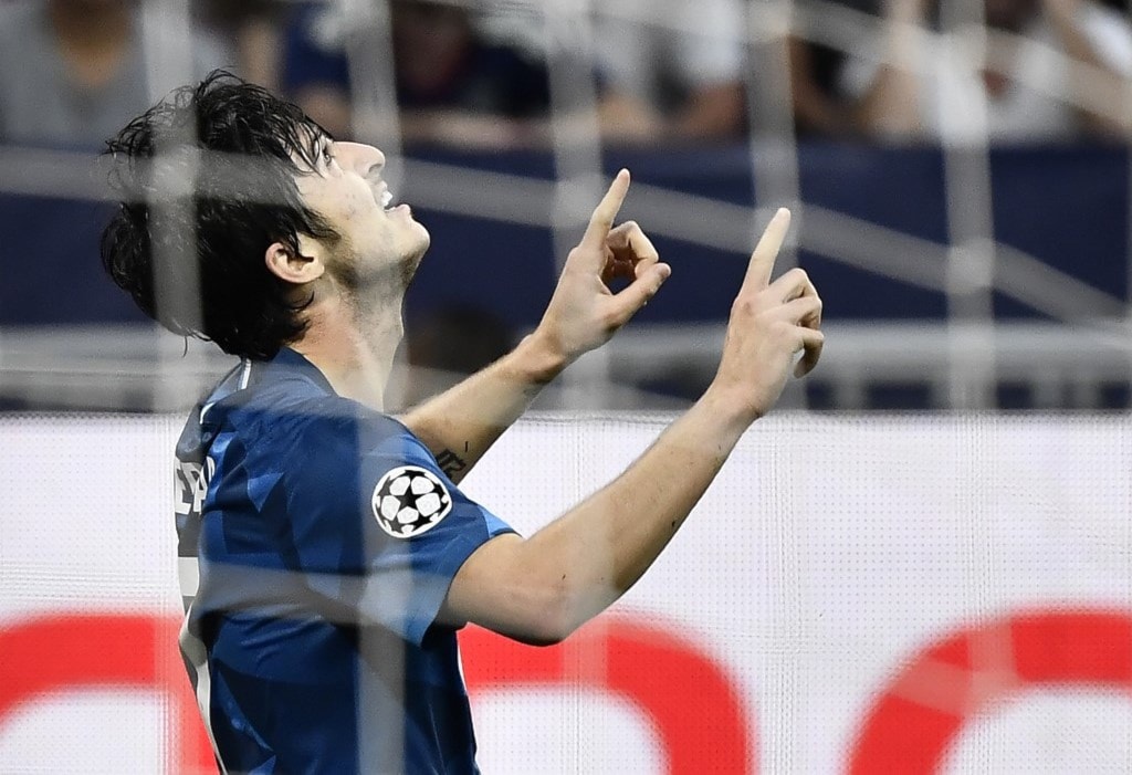 نجم منتخب إيران سردار أزمون محتفلاً بهدفه (أ ف ب) نجم منتخب إيران سردار أزمون محتفلاً بهدفه (أ ف ب)