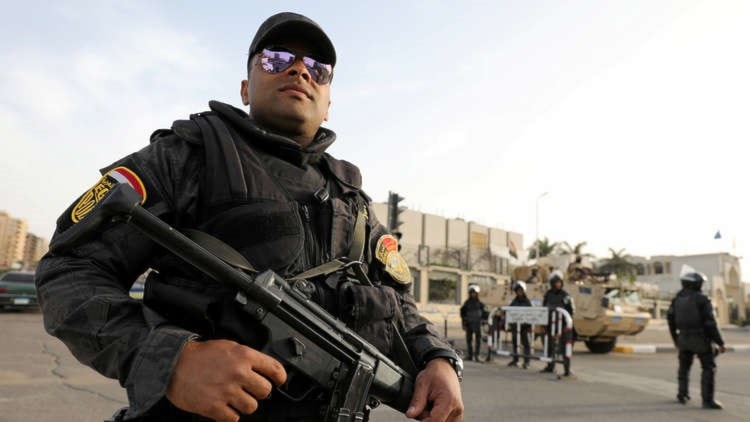 عنصر من قوات الأمن المصرية (صورة أرشيفية - رويترز) عنصر من قوات الأمن المصرية (صورة أرشيفية - رويترز)