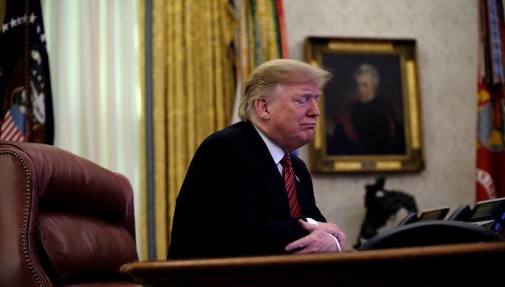 المبلّغ عن مكالمة ترامب: مسؤولون في البيت الأبيض حاولوا حجب الوصول إلى سجل الاتصال المبلّغ عن مكالمة ترامب: مسؤولون في البيت الأبيض حاولوا حجب الوصول إلى سجل الاتصال