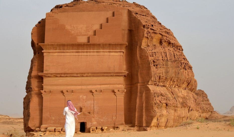 لم تكن تصدر المملكة تأشيرات إلا للحجاج والأجانب العاملين على أراضيها لم تكن تصدر المملكة تأشيرات إلا للحجاج والأجانب العاملين على أراضيها