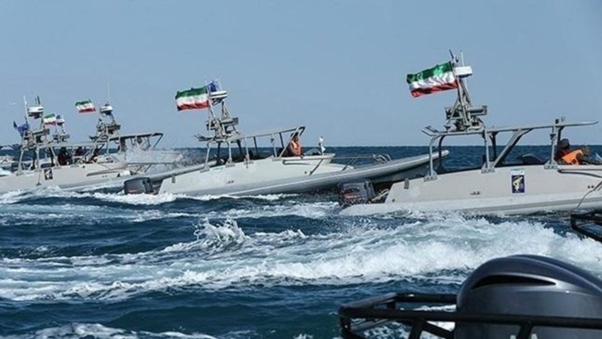 إيران تحتجز سفينة جديدة في مياه الخليج على متنها 12 بحارا إيران تحتجز سفينة جديدة في مياه الخليج على متنها 12 بحارا