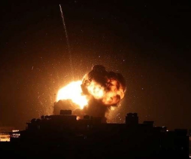 غارات إسرائيلية عنيفة على مواقع للمقاومة في مناطق متفرقة من غزة غارات إسرائيلية عنيفة على مواقع للمقاومة في مناطق متفرقة من غزة