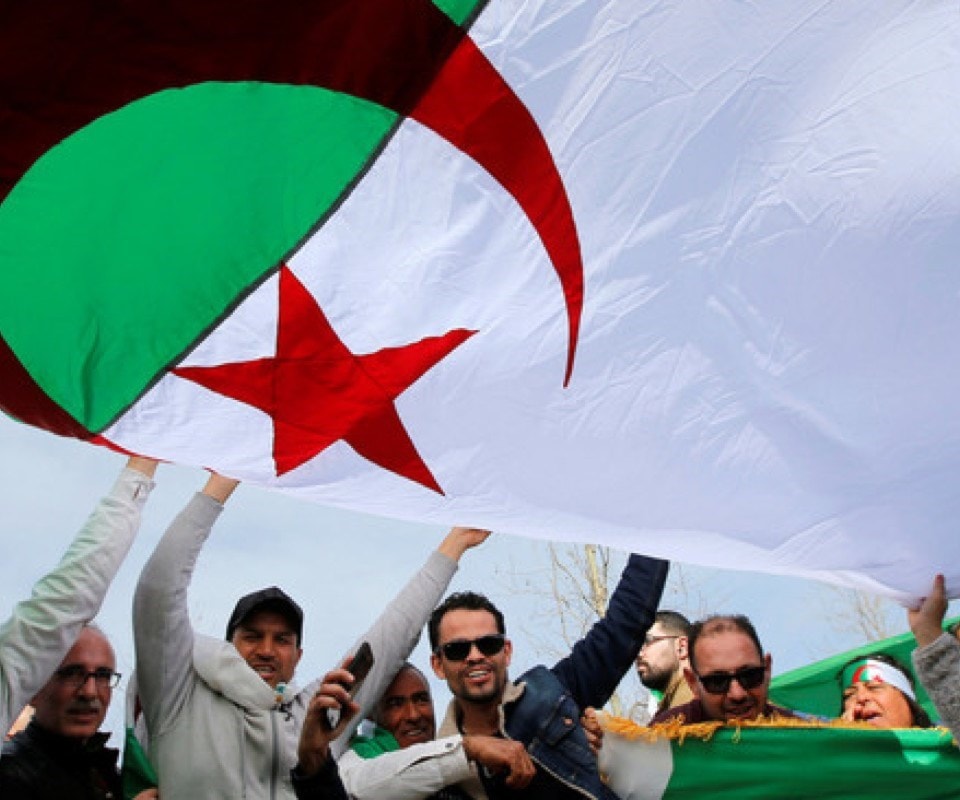 الجزائر.. عواصف الحراك والتغيير السلمي الجزائر.. عواصف الحراك والتغيير السلمي