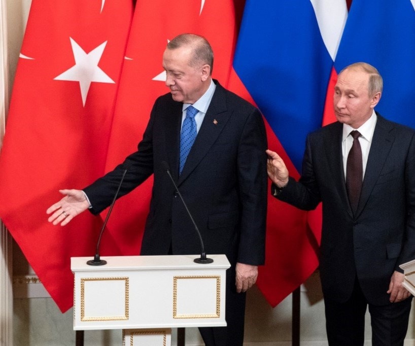 بوتين وإردوغان بعد إلقاء بيان صحفي مشترك عقب محادثاتهما في الكرملين (أ ف ب). بوتين وإردوغان بعد إلقاء بيان صحفي مشترك عقب محادثاتهما في الكرملين (أ ف ب).