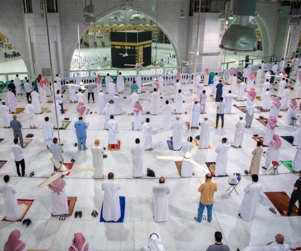 المصلون داخل المسجد الحرام بالسعودية المصلون داخل المسجد الحرام بالسعودية