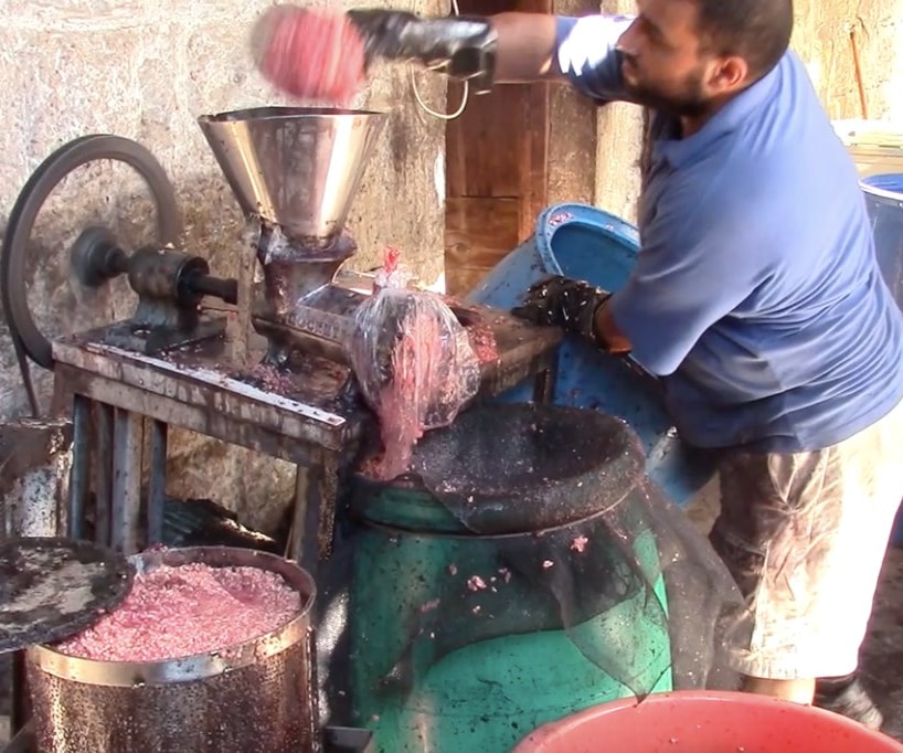 الأرياف اللبنانية تعبق برائحة دبس الرّمان في موسمه الأرياف اللبنانية تعبق برائحة دبس الرّمان في موسمه