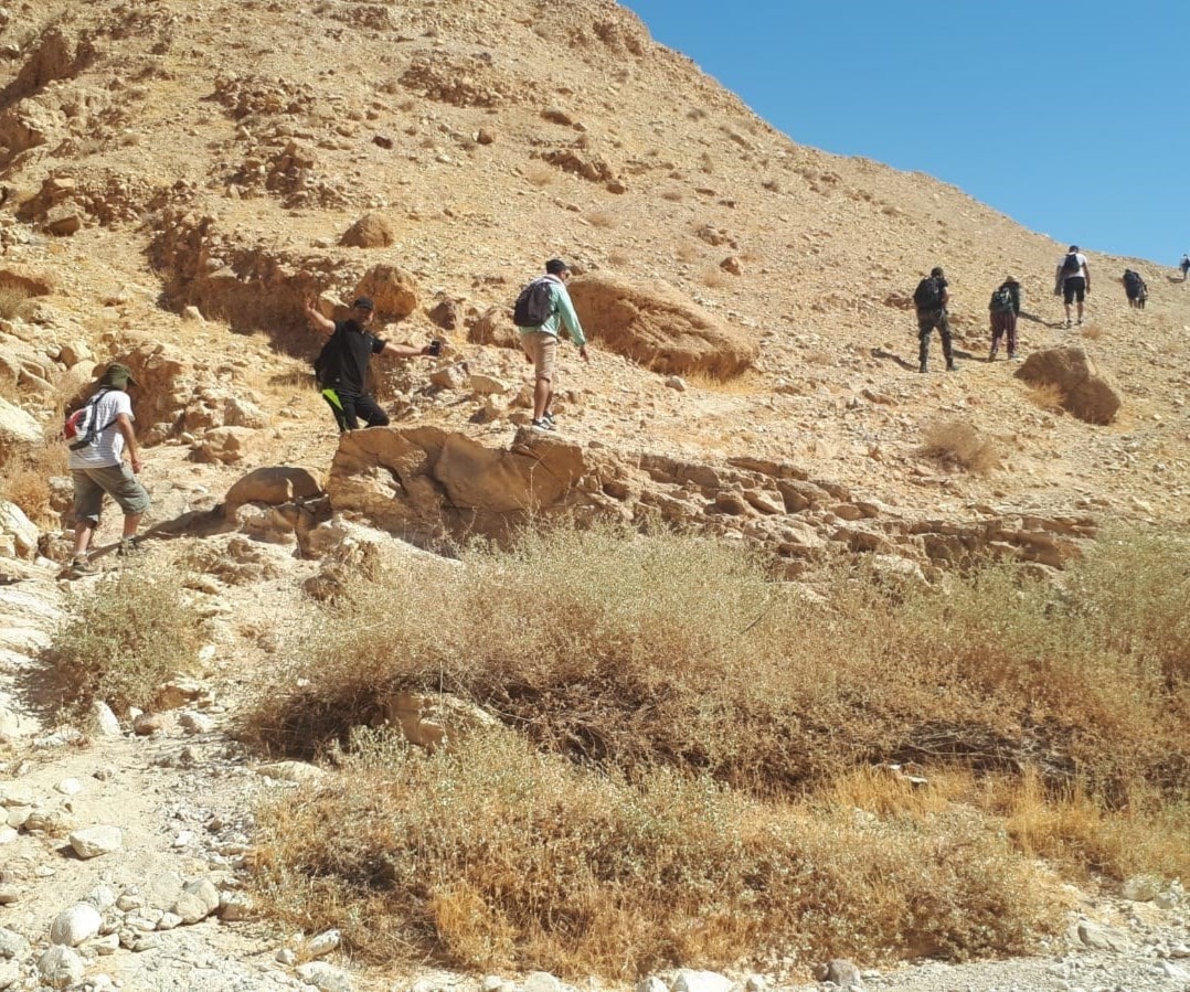 مسار وادي المكليك: الفريق صعودا في جبال فلسطين مسار وادي المكليك: الفريق صعودا في جبال فلسطين